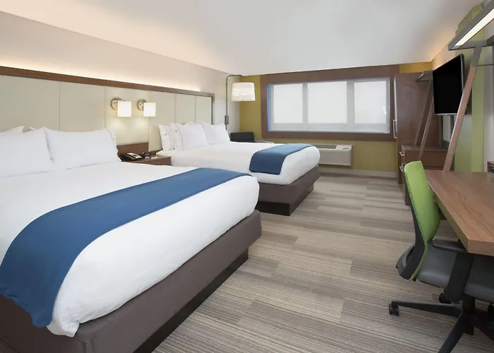 Отель Express & - By Ihg 3*